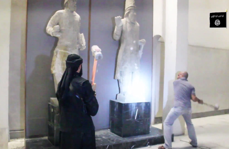 Illustration for article titled ISIS destruye reliquias de 3.000 años de antigüedad en un museo de Irak